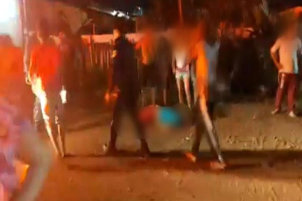 Apenado é hospitalizado ao esfaquear ex-mulher e ser atacado pelo marido dela