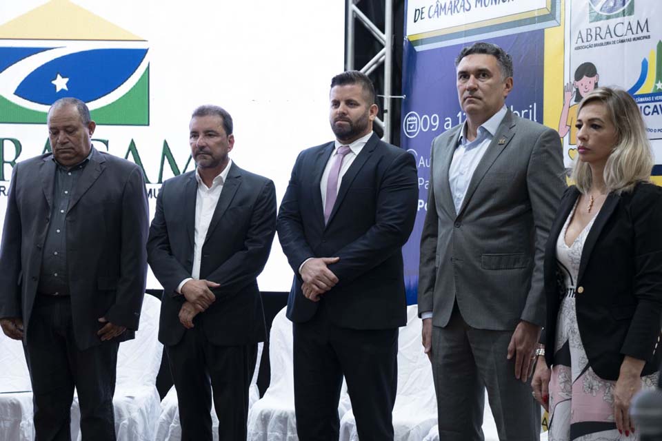 Hildon Chaves participa da abertura do 3º Congresso Rondoniense de Câmaras Municipais e Vereadores