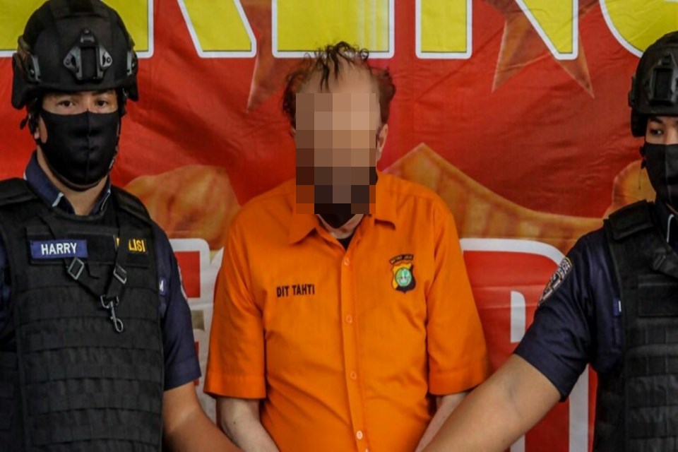 Francês suspeito de ter abusado de 300 menores pode ser condenado à morte na Indonésia