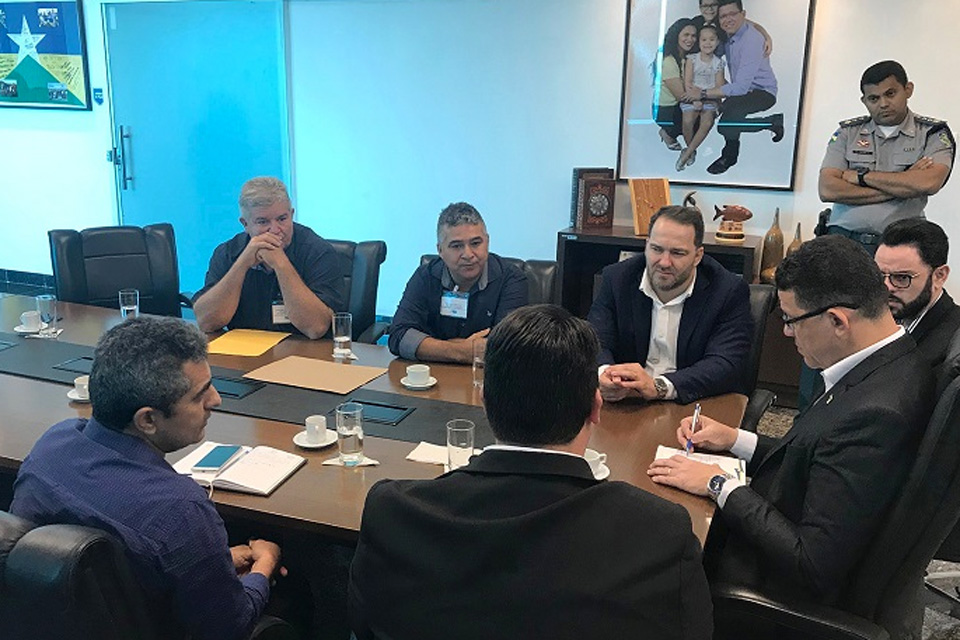 Alex Redano leva comitiva de autoridades de Alto Paraíso para reunião com governador