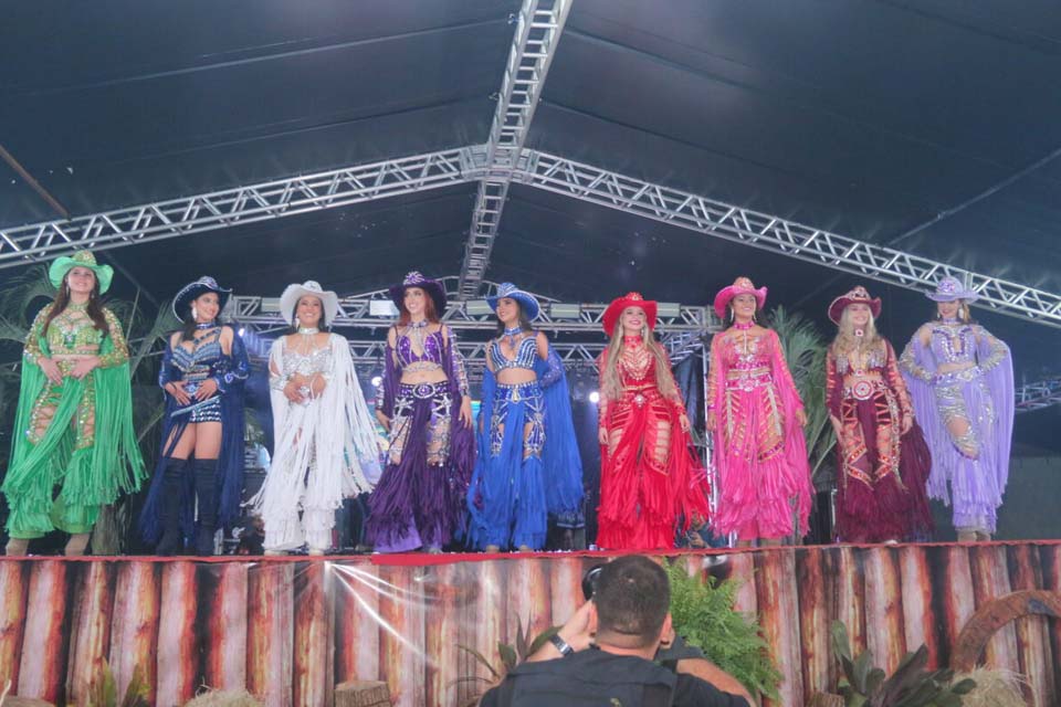 Baile da Rainha e Vaquejada marcam início da 12° edição da Expovel em Porto Velho