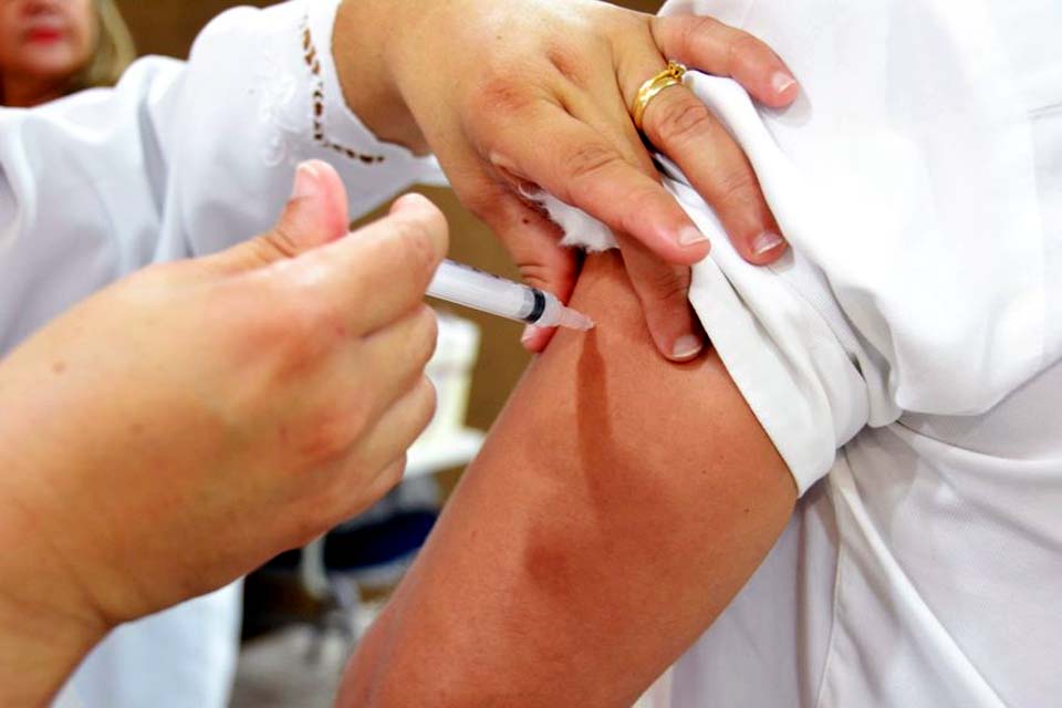 Vacina pentavalente começa a ser distribuída hoje aos estados