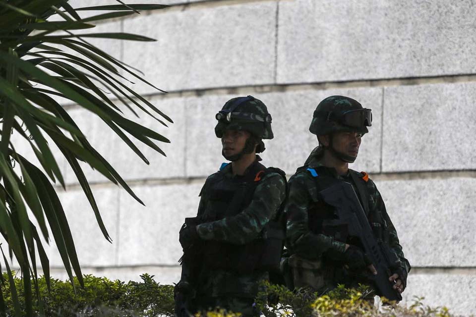 Soldado mata 12 pessoas em centro comercial na Tailândia