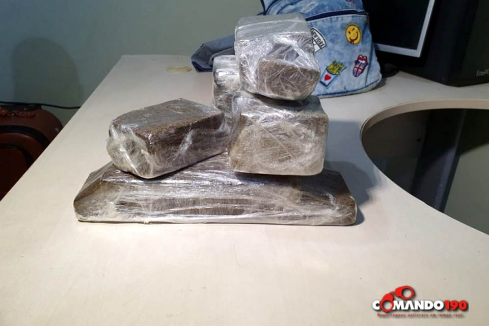  PM apreende adolescente na rodoviária com mais de 4 quilos de maconha