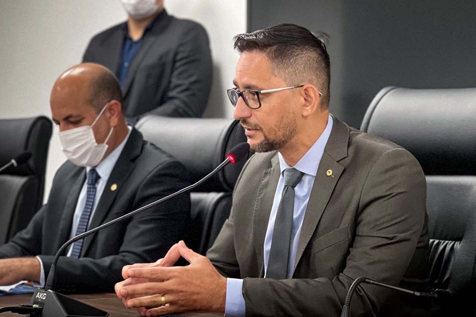 Deputado Anderson Pereira fala sobre aproximação do prazo final para votar 