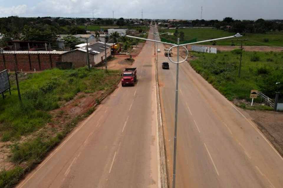 Iluminação pública na Avenida Norte-Sul reforça segurança e qualidade de vida em Rolim de Moura