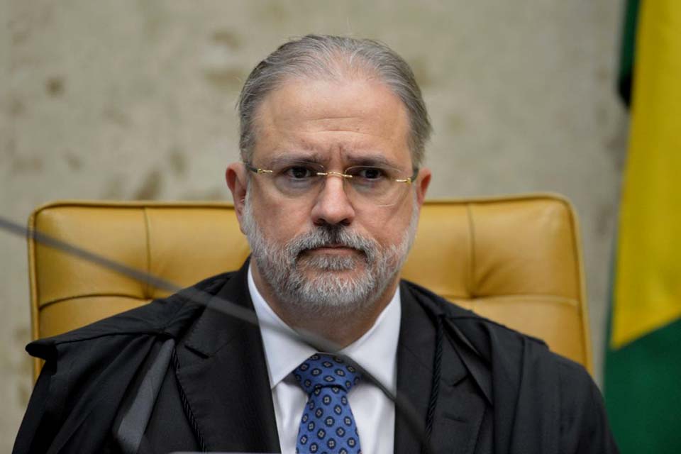 Aras defende autocontenção institucional no Ministério Público