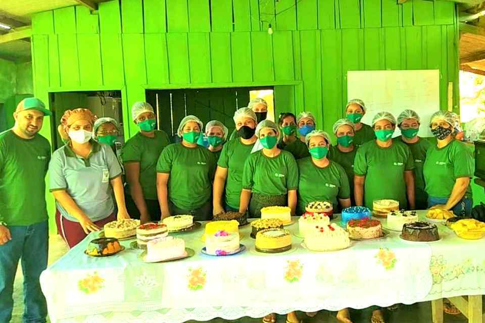 Secretaria de Agricultura promove curso de produção de bolos e confeitaria no Assentamento Canaã