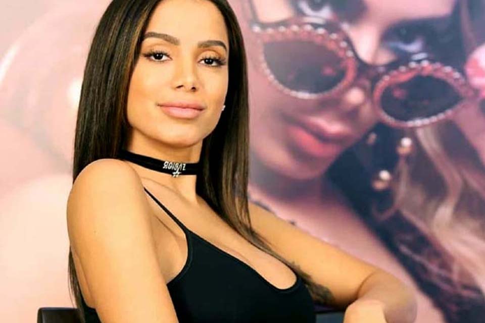 Anitta reclama de atraso de voo e extravio de bagagem da Avianca