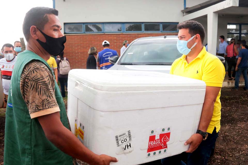 Com a segunda remessa da vacina contra Covid-19, município vai imunizar 100% dos profissionais da Saúde