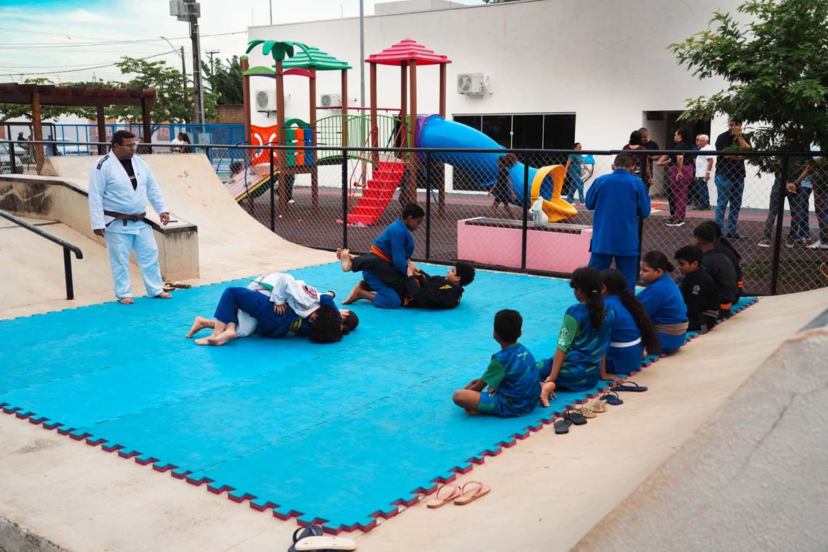 Projeto Construindo Campeões atende 200 jovens na Praça CEU em Porto Velho