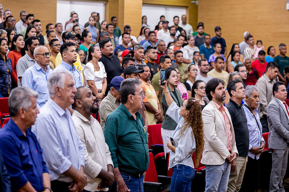 Assembleia Legislativa de Rondônia realiza audiência pública para debater a regularização da atividade garimpeira no Rio Madeira