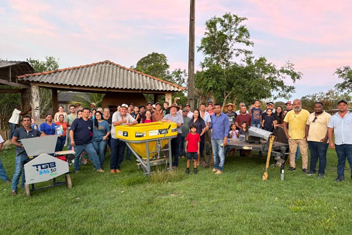 Associação rural de Ariquemes recebe implementos agrícolas com apoio do deputado Pedro Fernandes