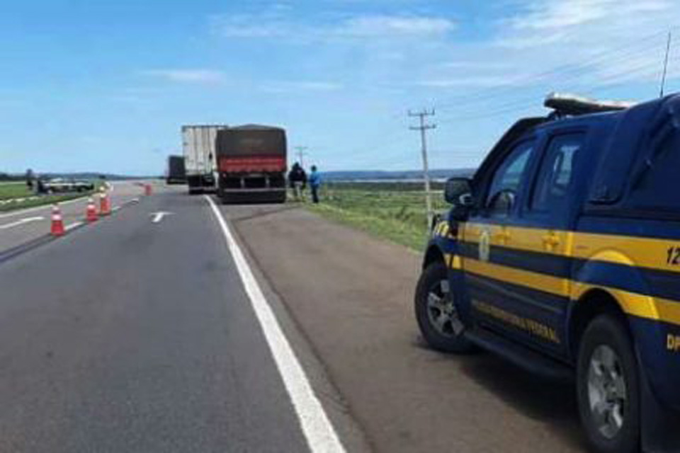 Colisão entre caminhão e caminhonete deixa dois mortos e dois feridos