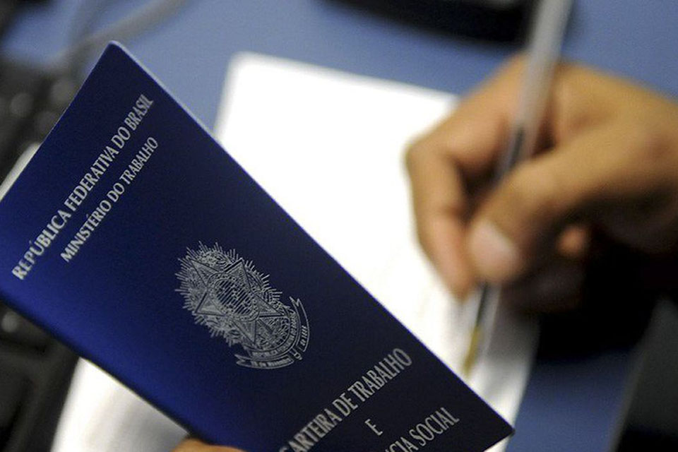 Caged: Brasil gera 184 mil novos empregos formais em março