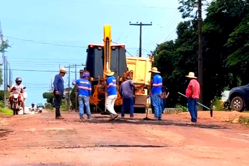 Semod intensifica operação tapa-buracos em vários pontos do município