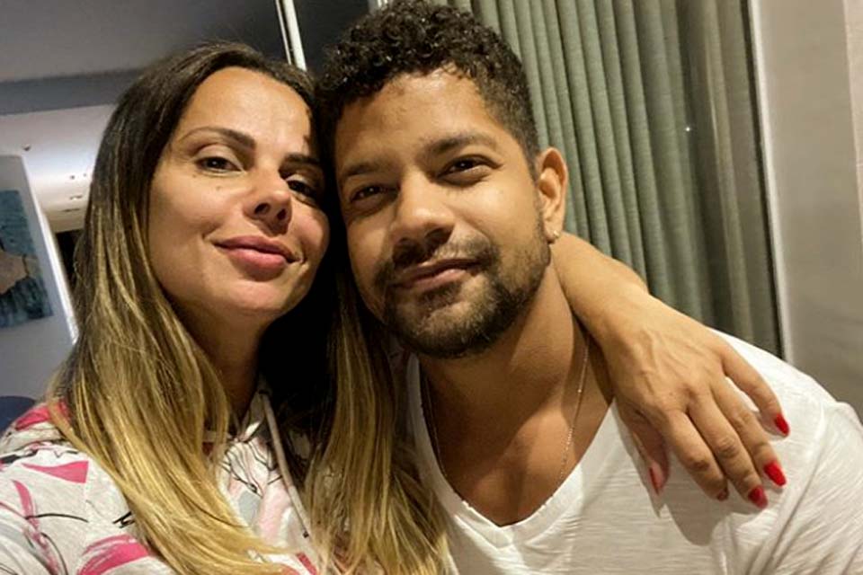 Viviane Araújo é pedida em casamento e fica noiva de Guilherme Militão: 'A gente vai se casar'