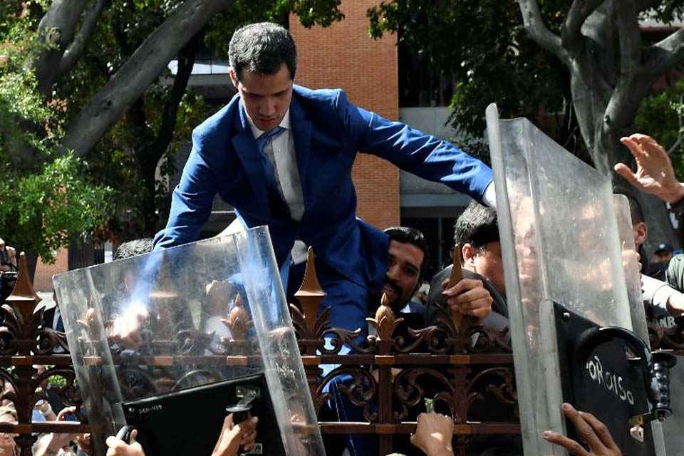 Guarda Nacional impede acesso de Guaidó à Assembleia