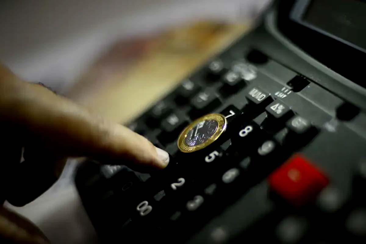 Inflação oficial recua para 3,81%, com variação de 0,7% em fevereiro