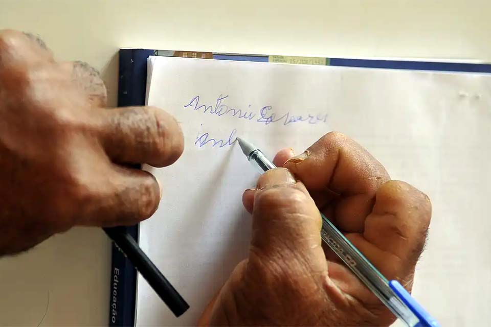 Saldos remanescentes do Brasil Alfabetizado vão para jovens e adultos