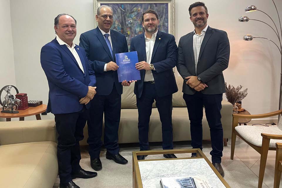 Deputado Pedro Fernandes participa da entrega de relatório da CPI das Reservas ao Tribunal de Justiça