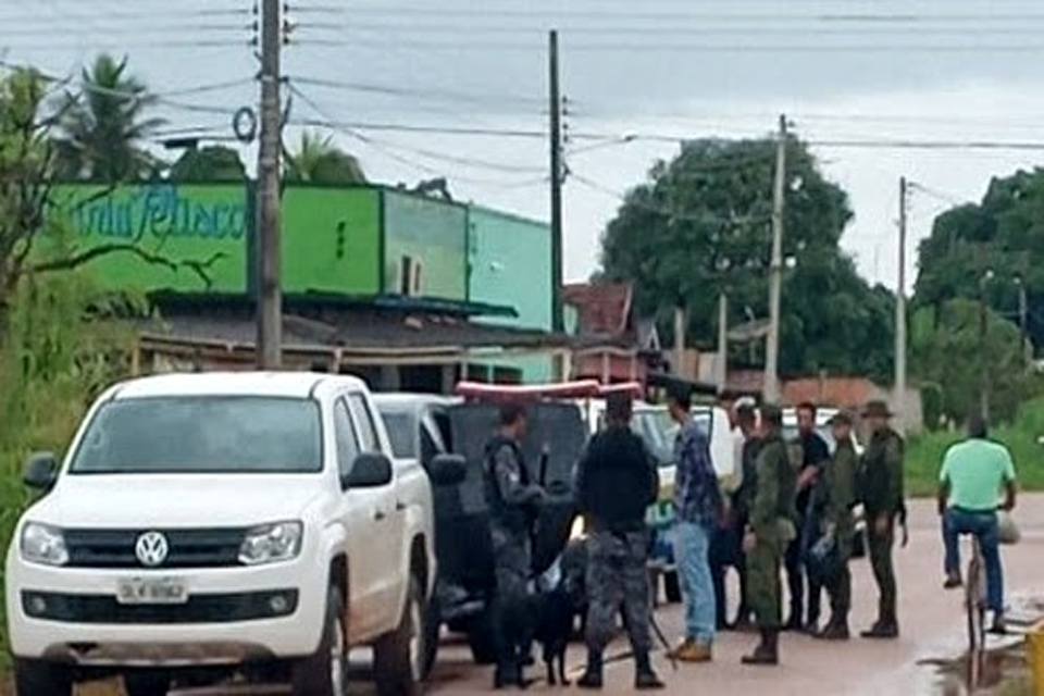 Caminhonete tomada de assalto no Acre é recuperada pela PM em Guajará-Mirim