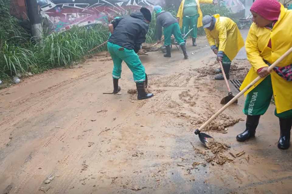 Defesas civis vistoriam locais atingidos por temporal em Petrópolis