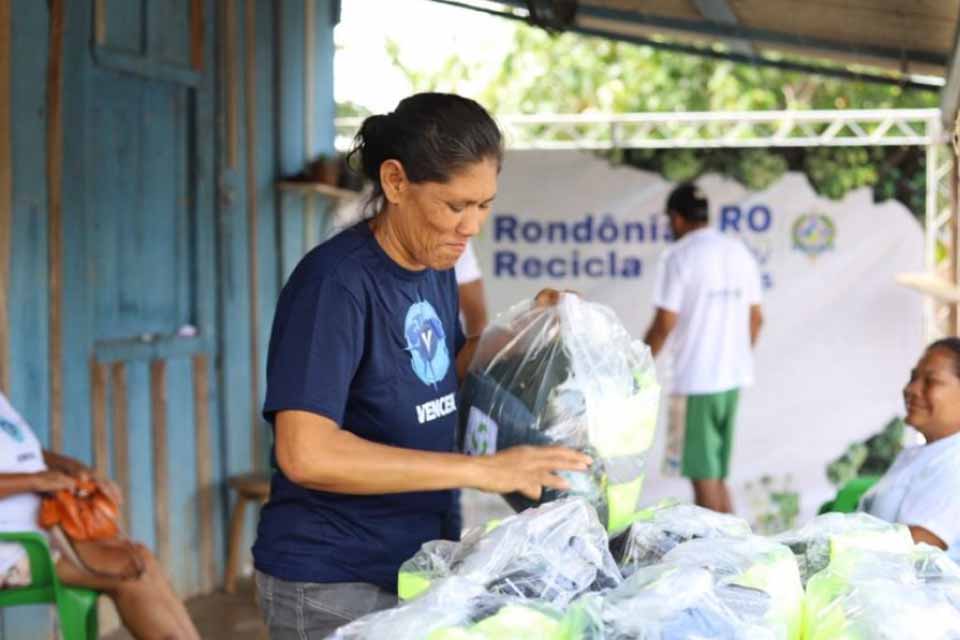 Governo entrega mais 11 kits de proteção individual a catadores de materiais recicláveis