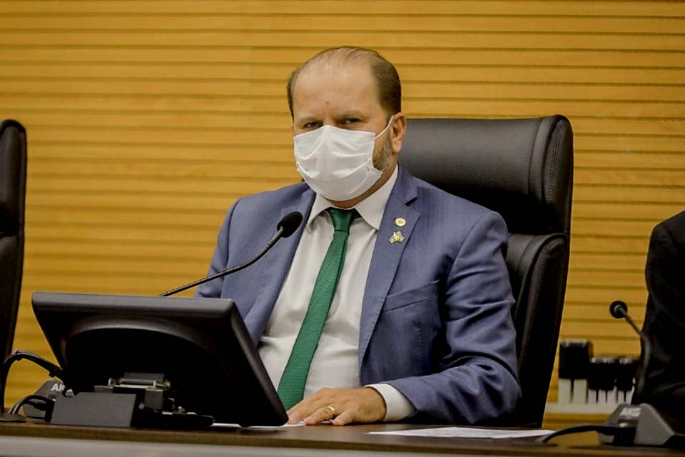 Deputado Cirone Deiró quer retomada imediata do Cartão Alimentação Escolar com reajuste nos valores