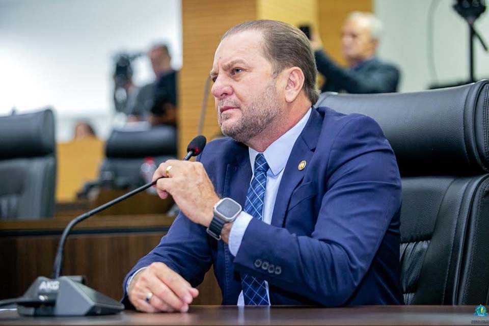 Curso de edição de vídeo em celular atende população com apoio de Cirone Deiró