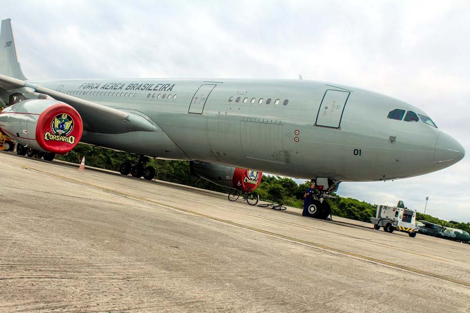 Sexto avião com brasileiros repatriados chega ao Rio de Janeiro 