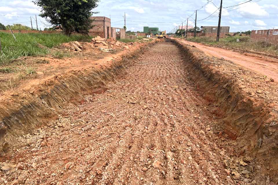 Obra de reconstrução completa segue na avenida Calama