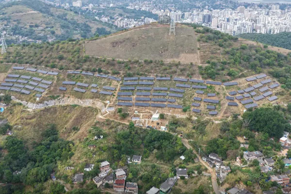 Usina solar em comunidade de Niterói gera energia para 19 creches