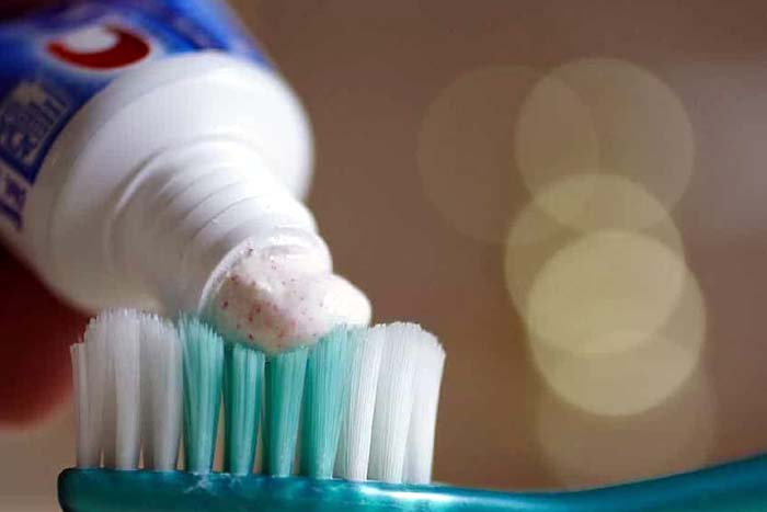 Menina de 11 anos morre após reação alérgica a pasta de dentes