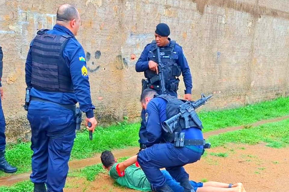 Homem é preso acusado de atirar em mulher por causa de programa sexual 