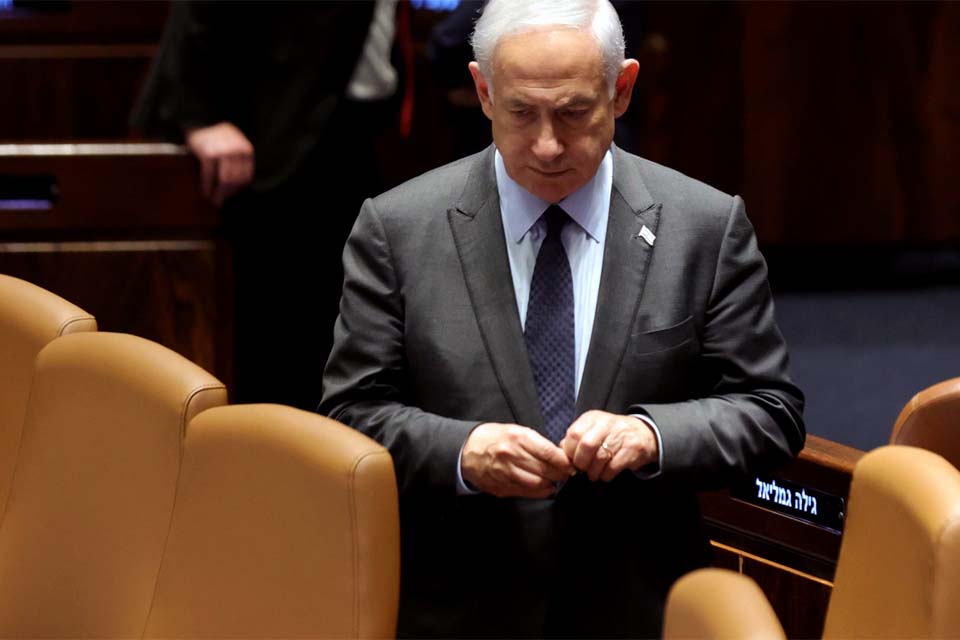 Netanyahu anuncia pausa na reforma judicial e acalma tensões em Israel