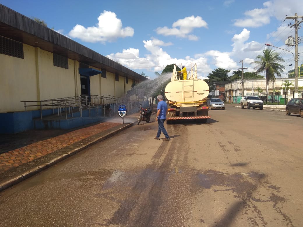 Lavagens de mercados públicos e pontos de ônibus continuam em Porto Velho