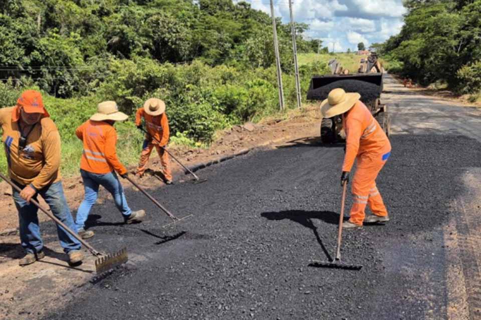 Mais de 35 km da RO-383 já receberam manutenção entre Rolim de Moura e Alta Floresta d’Oeste
