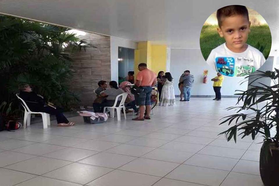 Corpo de menino de 9 anos esquartejado pela mãe é velado em Rio Branco