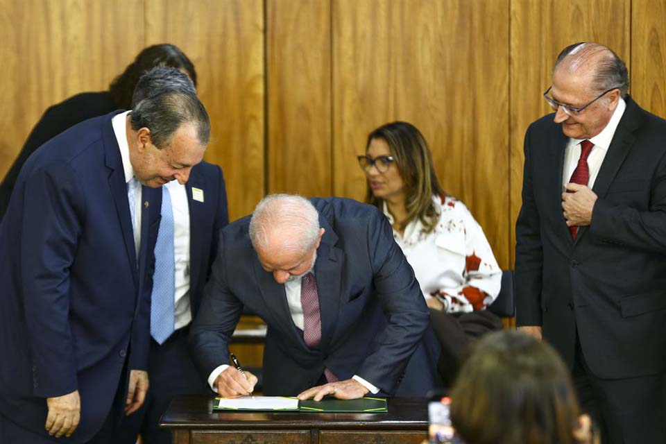 Presidente assina decreto para impulsionar bionegócios na Amazônia