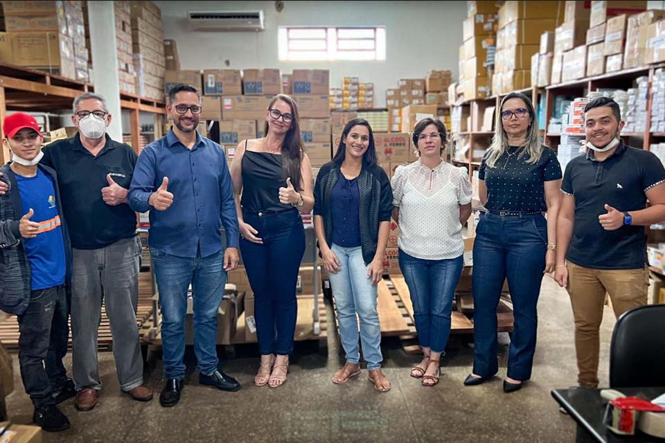 Deputado Anderson entrega R$ 500 mil em medicamentos para atender hospital municipal em Espigão do Oeste 