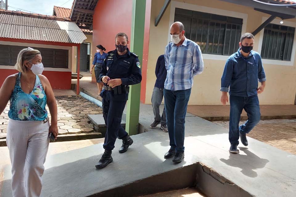 Ismael Crispin pede manutenção preventiva e reforma estrutural de três escolas em Rolim de Moura