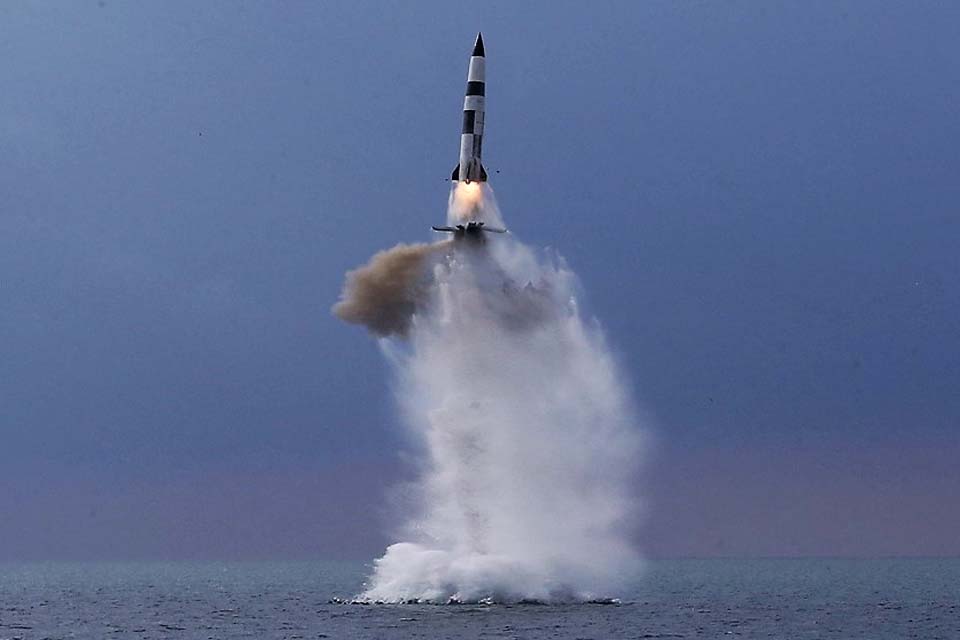 Coreia do Norte pode ter construído novo submarino com capacidade para disparar mísseis