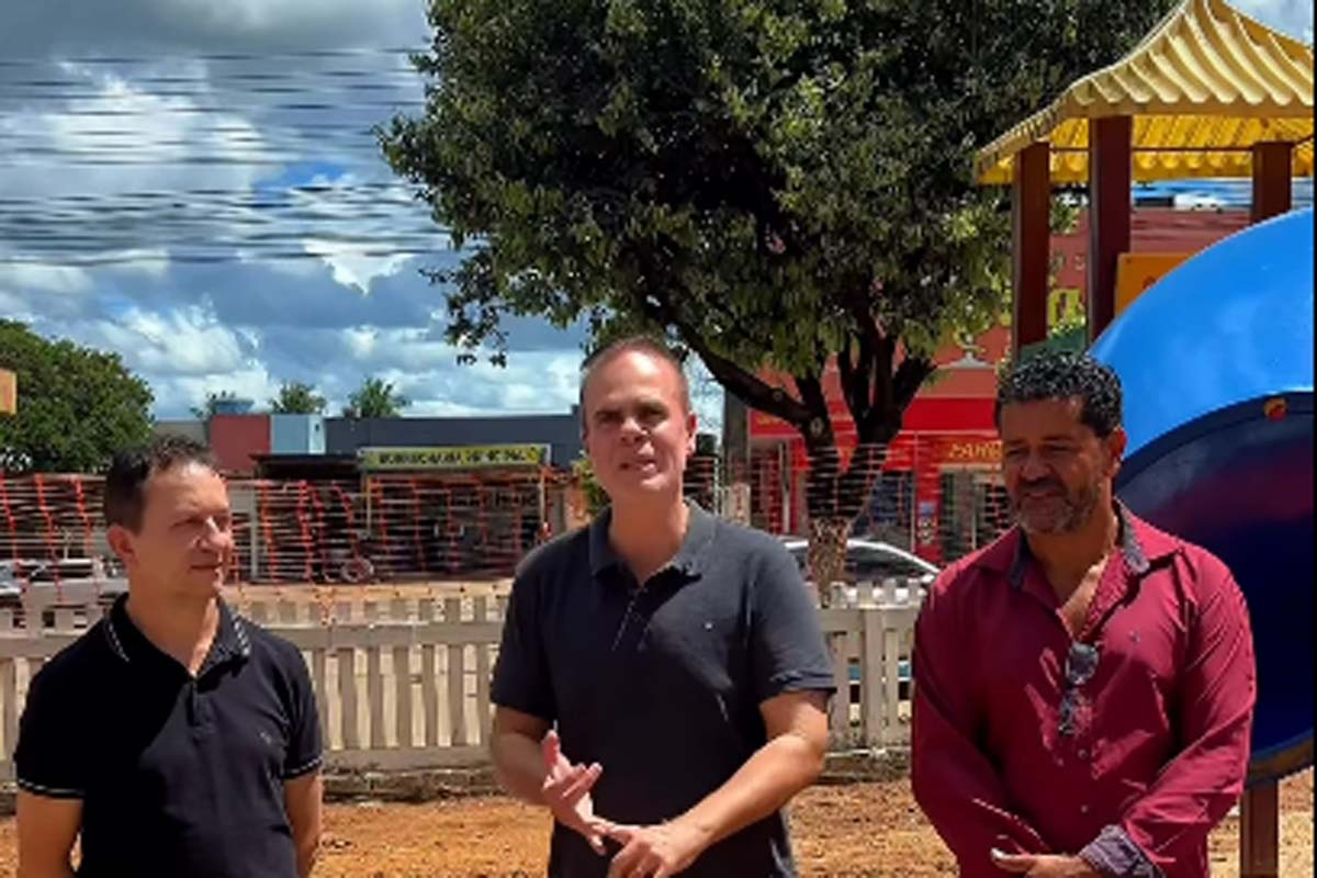 Alan Queiroz destina R$ 30 mil para piso do espaço infantil da Praça Jonas Ferreti