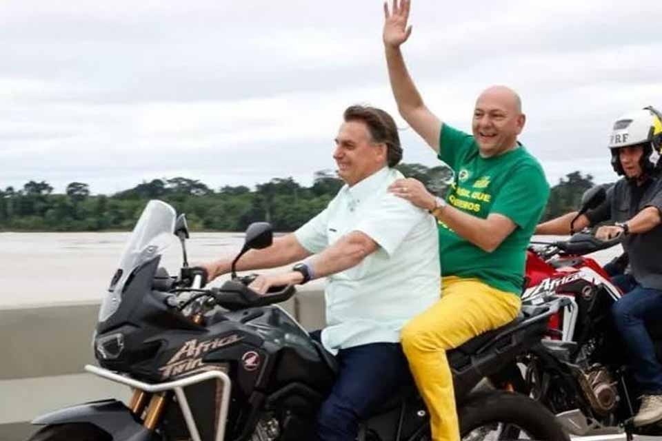 Sem capacete, Bolsonaro comete infrações gravíssimas que suspendem CNH em passeio de motocicleta em Rondônia