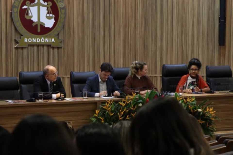 Ministério Público de Rondônia promove palestra sobre democracia participativa e direitos na capital