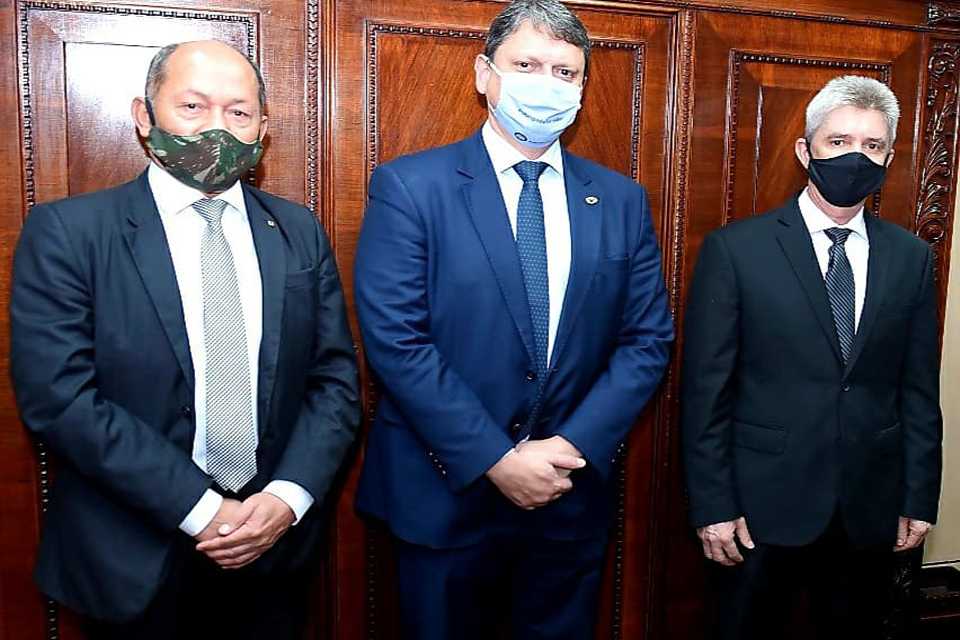  Ministro da infraestrutura, Tarcísio Gomes, recebe deputado Federal Coronel Chrisostomo