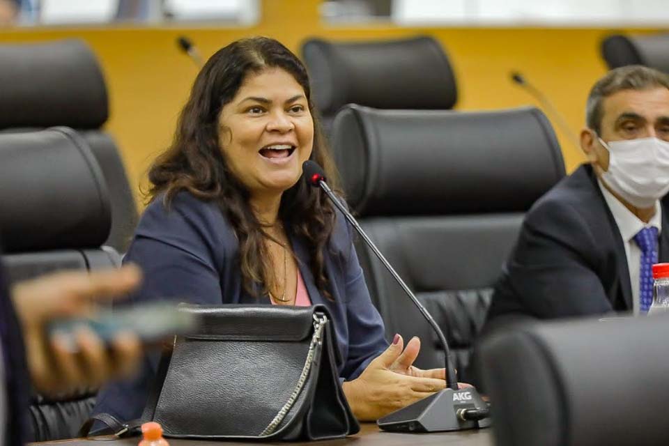 Deputada Cassia Muleta cobra providências acerca da falta de comida no hospital de Base, pela segunda vez