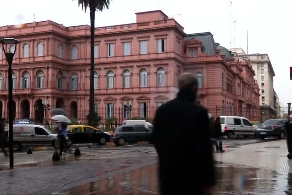 Coronavírus leva Argentina a proibir demissões por 60 dias