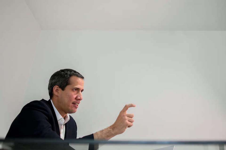 Guaidó desafia Maduro a antecipar eleições presidenciais na Venezuela